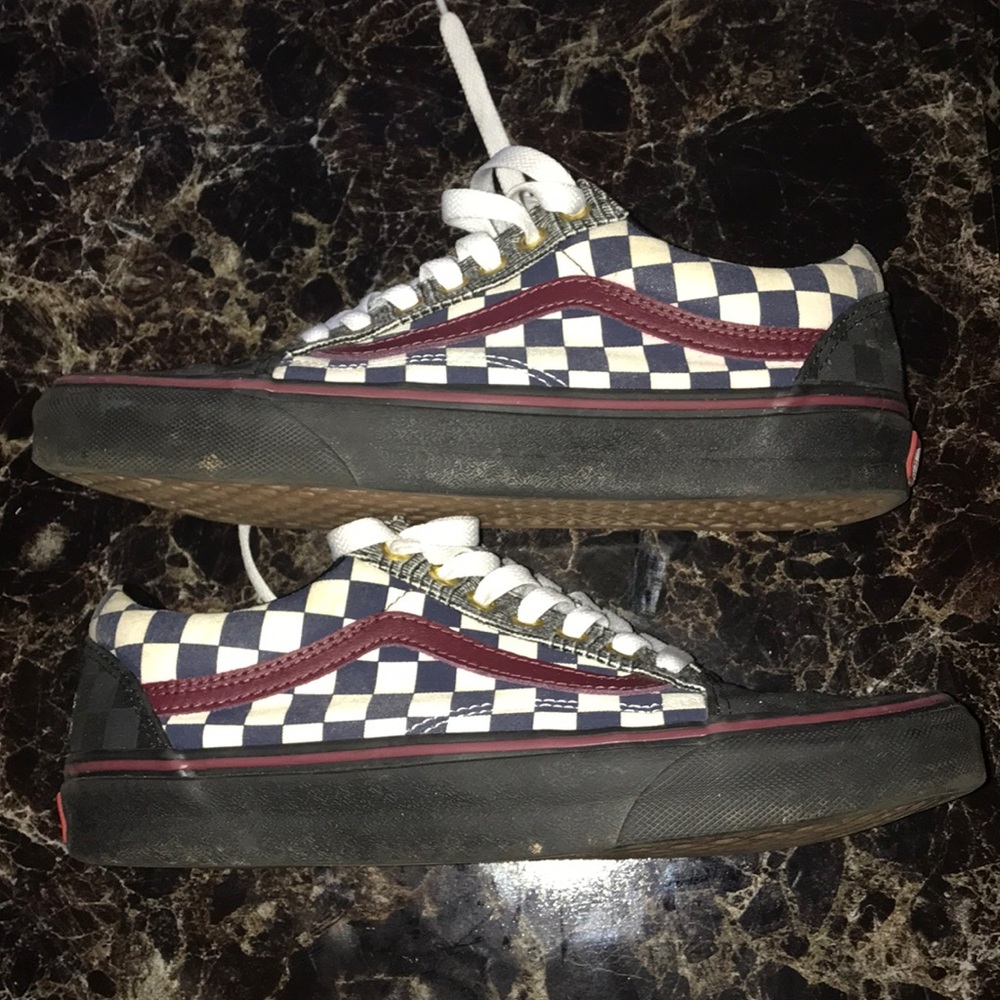 Vans - Picture 3 of 5